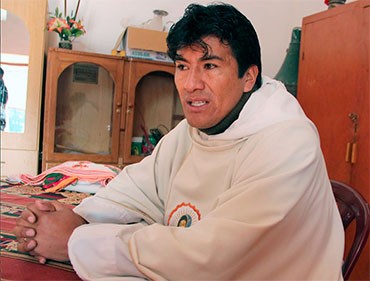 Reverendo Padre Salvador Apaza Flores, Párroco del Templo de Oro de Azángaro