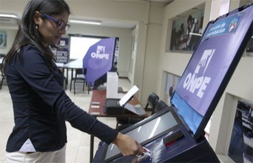 Voto electrónico se aplicaría en siete distritos para comicios del 05 octubre