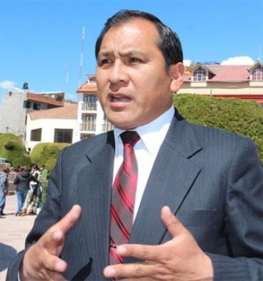 Flavio Cruz Mamani, decano del Colegio de Profesores