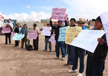 Pobladores de Juliaca exigen el retiro de los comerciantes del parque Mi Perú