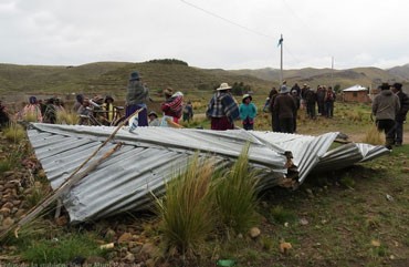 Vientos fuertes dejan una familia damnificada en distrito de Pomata