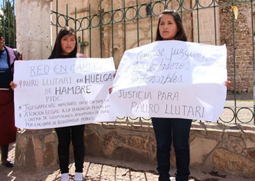 Familiares de ex juez de paz encarcelado protestaron en Juliaca