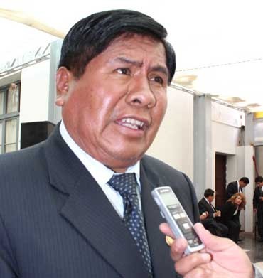 Juan Luque, Gobernador Regional de Puno. 