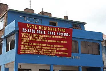  Maestros afiliados al SUTEP acatas paro de 48 horas en Puno