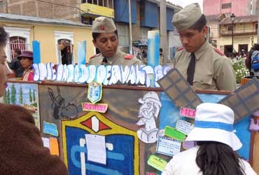 Glorioso San Carlos de Puno realizó exposición de periódicos murales 
