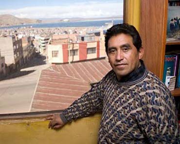 Boris Gilmar Espezúa Salmón ganador de la XIV Bienal de Poesía Premio Cope  / Foto: Albert Gonzales