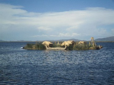 Islas flotantes de los Uros, del lago Titicaca (Puno). Foto: Marina de Guerra.
