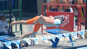 Peruano gana medalla de bronce en natación 