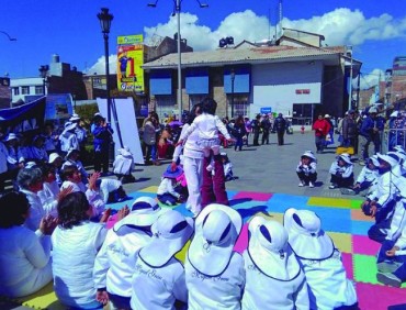 Festejan por tercer año el Día del Yoga en el altiplano