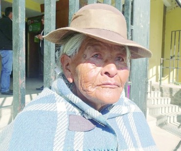 Anciana denunció que la retiraron del pensión 65 injustamente