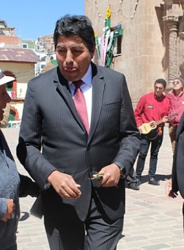 Alcalde defiende remodelación de la plaza de armas de Puno