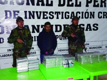 66 paquetes de cocaína iban camuflados en camioneta 