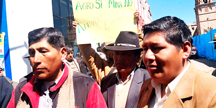 Dirigentes Aimaras amenazan con iniciar una huelga indefinida por la libertad de su líder.