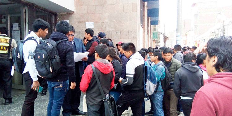 Estudiantes del área de ingenierías eligieron en el Centro de Idiomas de la UNA Puno.