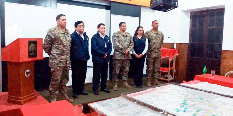 Jefes de las ODPE Puno  y San Román en reunión con representantes del Ejército y Marina.
