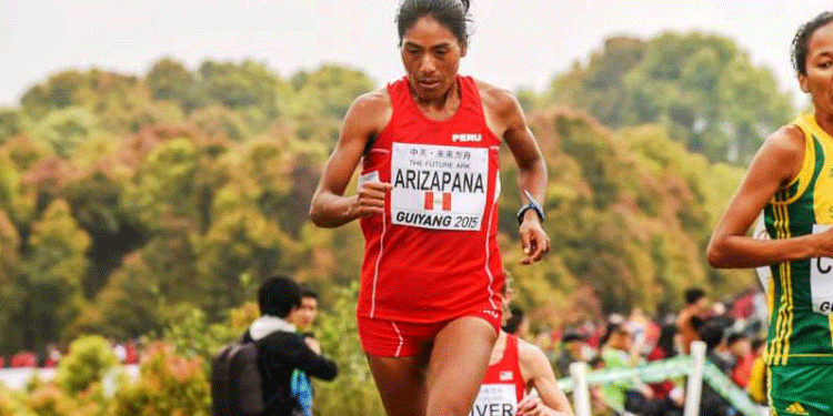 Wilma Arizapana, Representó al país en el mundial del atletismo.