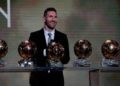 Leonel Messi posa con sus seis balones de oro (Francois Mori /