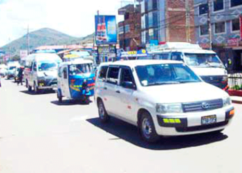 Taxistas informales exigen ruta libre