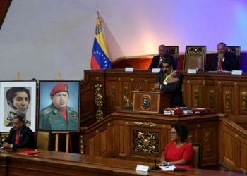 El presidente de Venezuela, Nicolás Maduro (C), durante su discurso de rendición de cuentas ante la Asamblea Constituyente, en Caracas, 14 de enero de 2020.