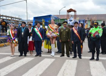 Autoridades encabezaron procesión en Azangaro.
