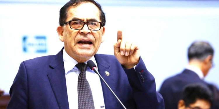 Ex Congresista. Alberto Quintanilla Chacon, consideró que debe mantenerse la inmunidad parlamentaria para una buena fiscalización.
