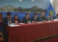 Gobernador Regional Agustín Luque junto a funcionarios de la región en conferencia de prensa.