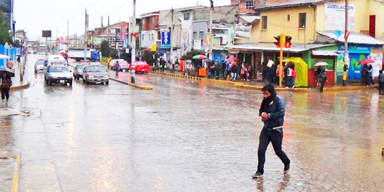 Fuertes lluvias afectan partes bajas de Puno.