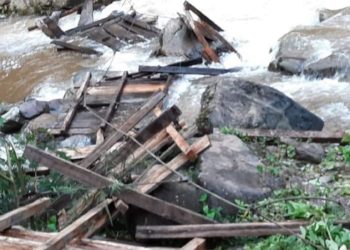 Madre e hija pierden la vida tras caer de puente colgante en Pasco.