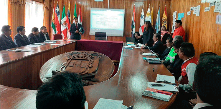 Reunión se llevó en el salón de banderas de la Municipalidad Provincial de Puno.