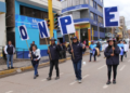 Trabajadores de la ODPE orientan a los ciudadanos a través de marchas.
