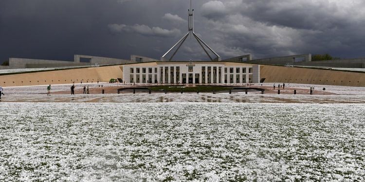 El granizo en los jardines del Parlamento en Canberra (Reuters)
