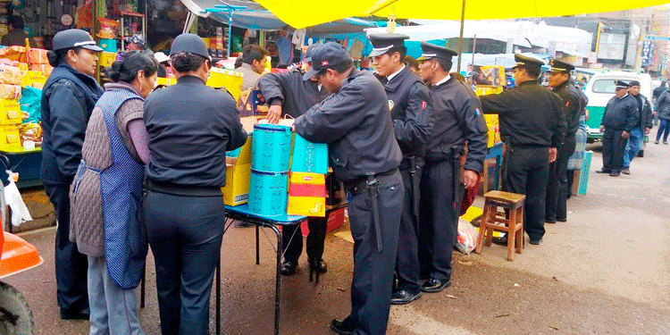 Policía municipal realizo un optativo de ordenamiento a comerciantes.