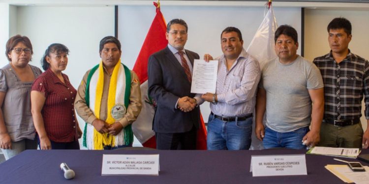 Devida suscribió una adenda con la municipalidad provincial de Sandia para continuar con la capacitación y asistencia técnica a la cadena de valor de los cultivos de café y frutales. (Andina).