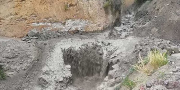 IGP alertó del descenso de lodo volcánico en las laderas de Ubinas y Huaynaputina, en Moquegua. (Andina).