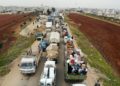 Sirios huyen de los combates en la provincia de Idlib, blanco de una ofensiva del régimen, el 28 de enero de 2020. (AFP).