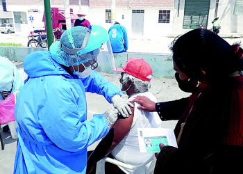 500 adultos mayores fueron vacunados contra la Covid en Cerro Colorado