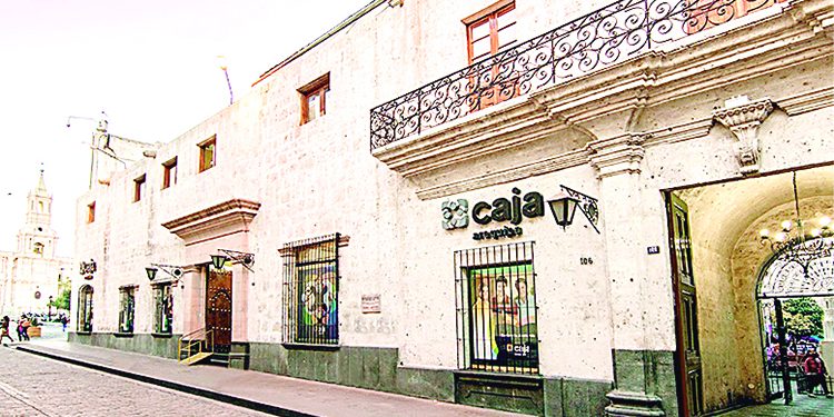 Caja Arequipa cumple 35 años de historia a su servicio de las microfinanzas