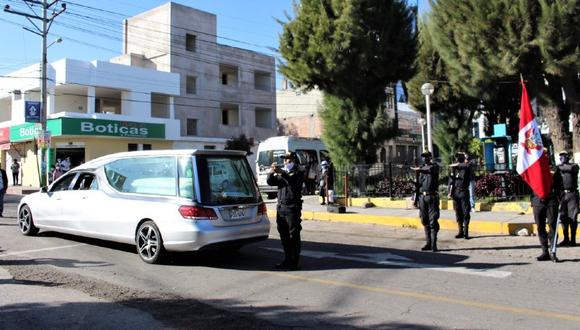 Policía pierde batalla contra la Covid tras estar internado 30 días en hospital