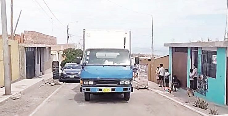 Tres sujetos asaltan a mano armada camión repartidor en Mollendo