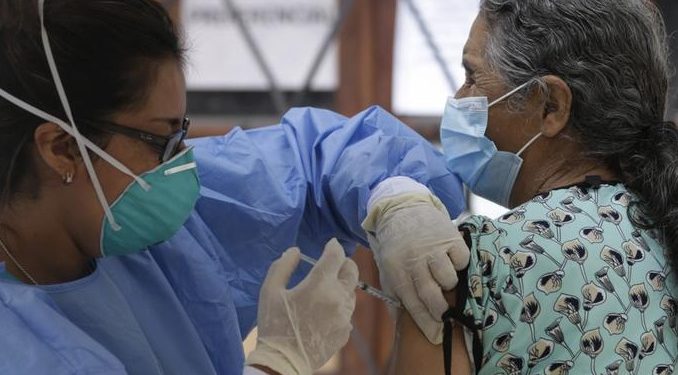 En Arequipa no hay fecha de inicio para vacunar contra la Covid a adultos mayores