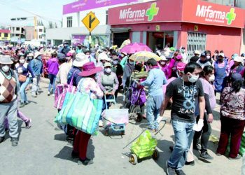 Arequipa: Comerciantes esperan salir de la crisis económica en este Día de la Madre