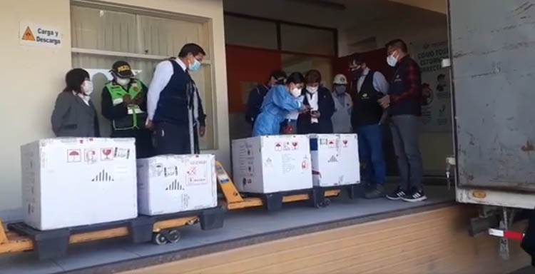 30 mil 420 dosis de vacunas Pfizer llegaron esta mañana a Arequipa