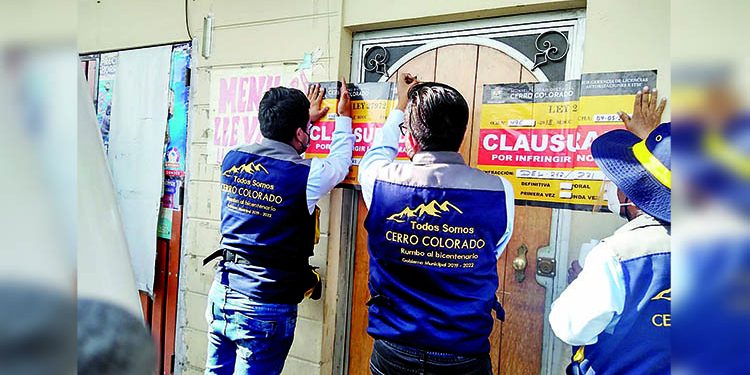 Clausuran y multan 35 bares informales que operaban en Cerro Colorado