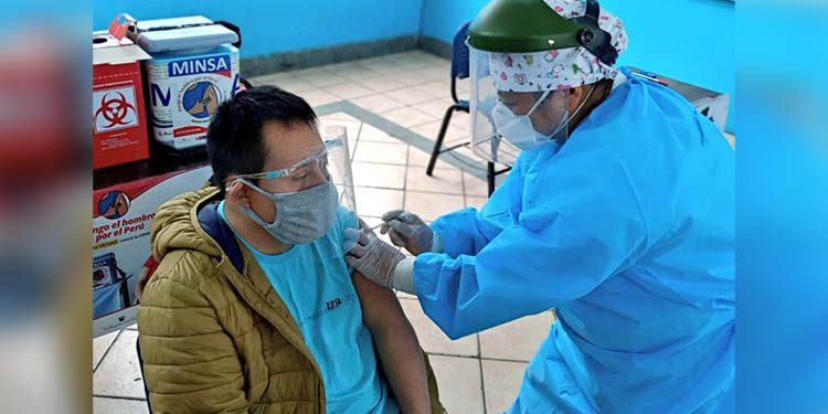 Desde mañana vacunarán a mayores de 70 años y personas con síndrome Down en Arequipa