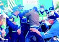 Desorden primera jornada de vacunación a adultos mayores de 80 años en Arequipa