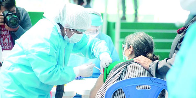 En Camaná vacunarán a mayores de 80 años y a personas con síndrome de Down