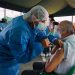 Mañana inicia vacunación para mayores de 60 años en cinco distritos de Arequipa