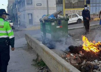 Inescrupulosos pobladores quemaron 8 contenedores de la comuna puneña
