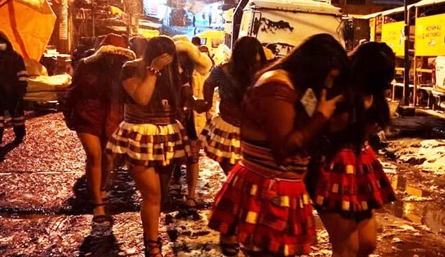 Hallan 50 damas de compañía en un club nocturno del centro poblado La Rinconada