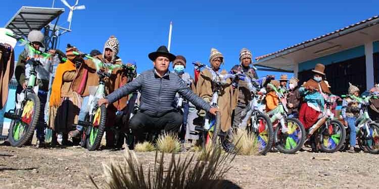 Huancané: Estudiantes de Kantati Ururi ahora se movilizarán en bicicleta a clases